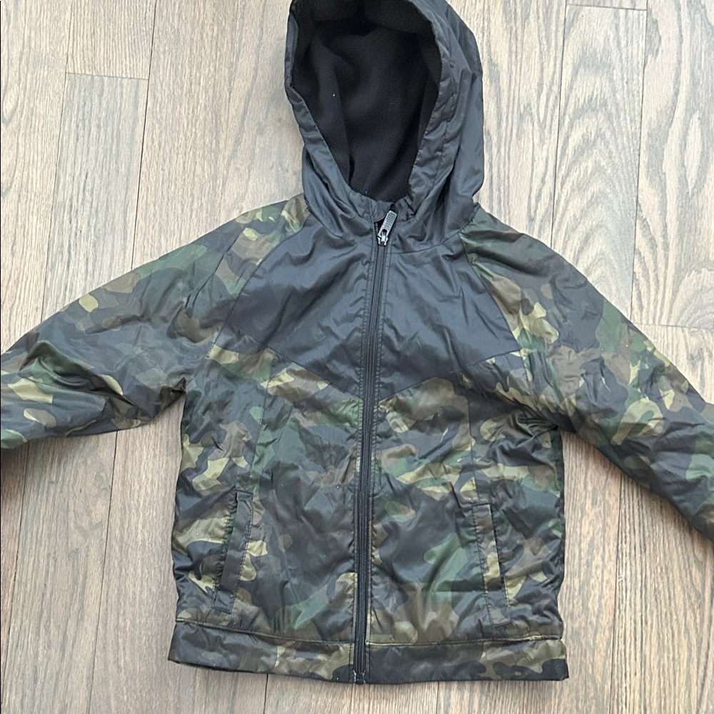 Nike Kids Camo Hooded Jacket in Green and Black